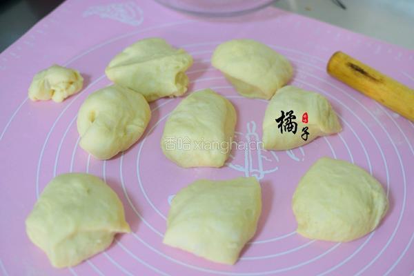 蜜豆花形面包的做法图解3