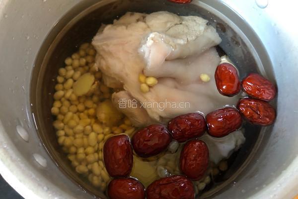 猪蹄黄豆汤的做法图解4