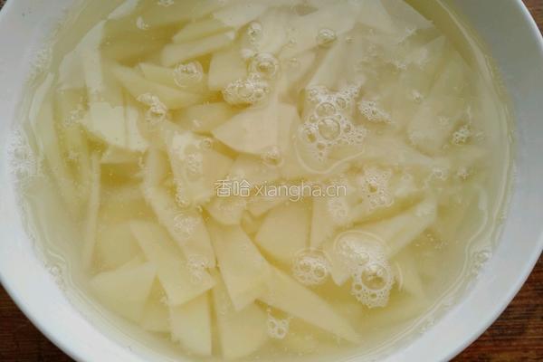红烧土豆片的做法图解2