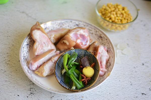 黄豆焖猪蹄的做法图解1