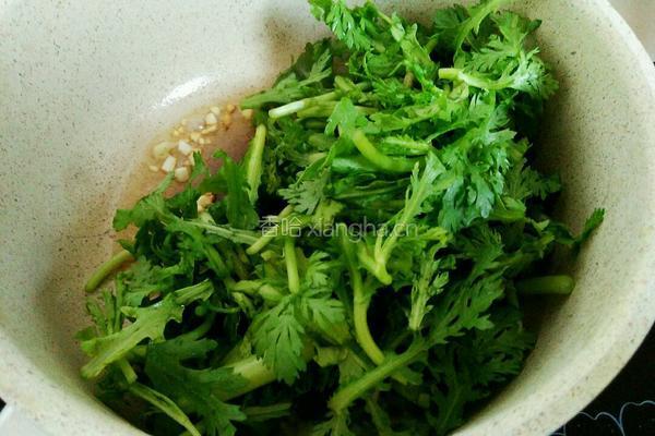 清炒蒜蓉茼蒿的做法图解5
