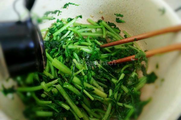 清炒蒜蓉茼蒿的做法图解7