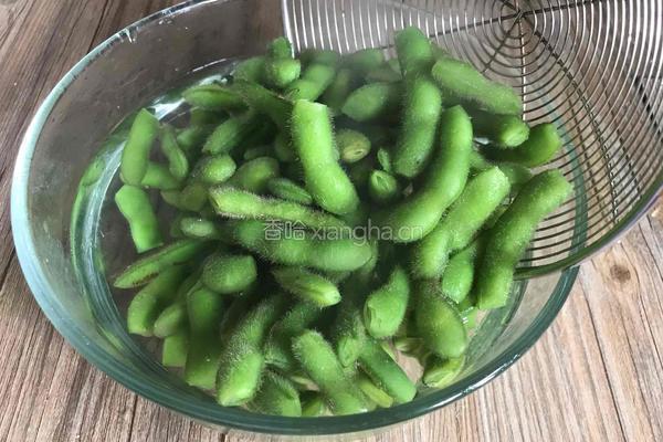 凉拌毛豆的做法图解3
