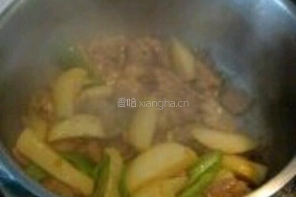 土豆块炖猪肉的做法图解6