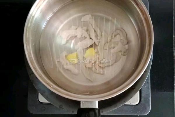 胡萝卜香菇鸡肉粥 (宝宝辅食）的做法图解4
