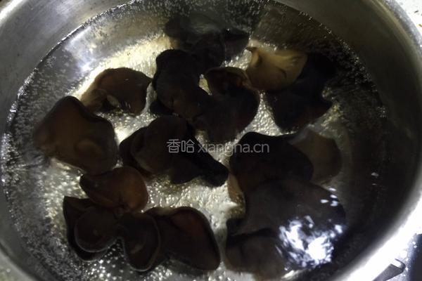 腐竹拌木耳的做法图解6