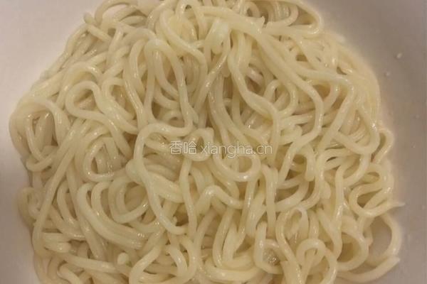 五彩炒拉面的做法图解3