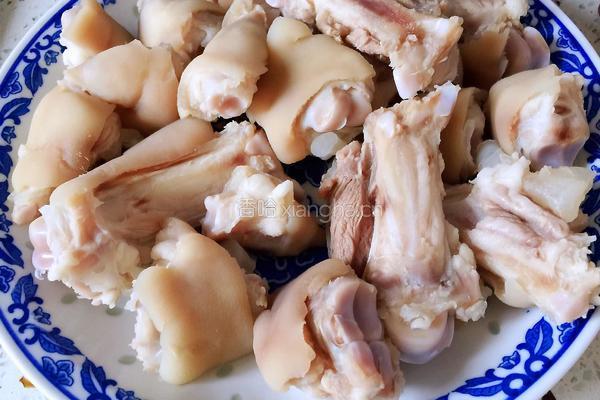 杀猪菜之红烧猪蹄的做法图解4
