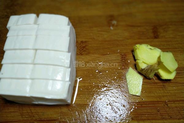 红烧鱼头焖豆腐的做法图解2