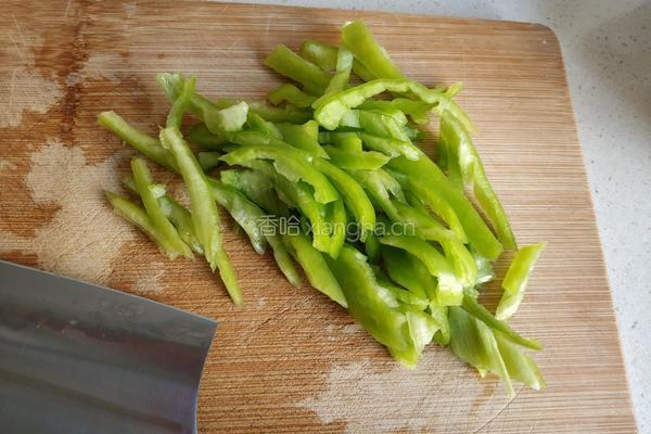 鲜蘑炒鸡蛋的做法图解2