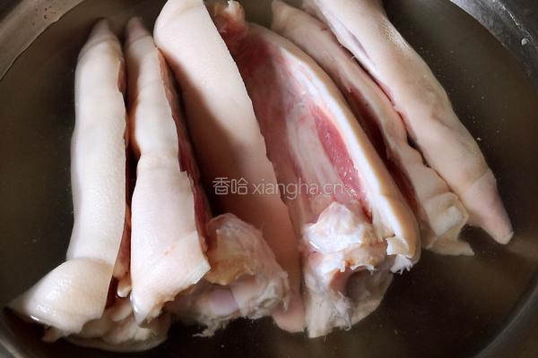 杀猪菜之猪蹄冻的做法图解2