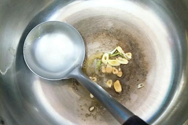 萝卜炝锅面条的做法图解2