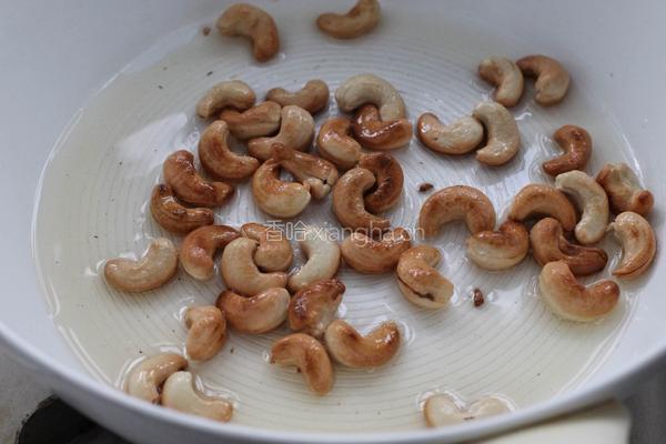 腰果炝芹菜的做法图解7