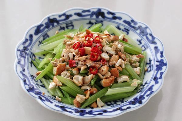 腰果炝芹菜的做法图解10