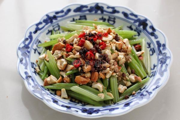 腰果炝芹菜的做法图解12