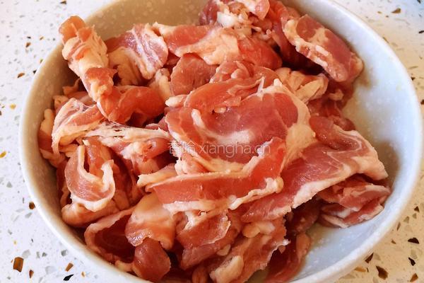 孜然羊肉的做法图解1