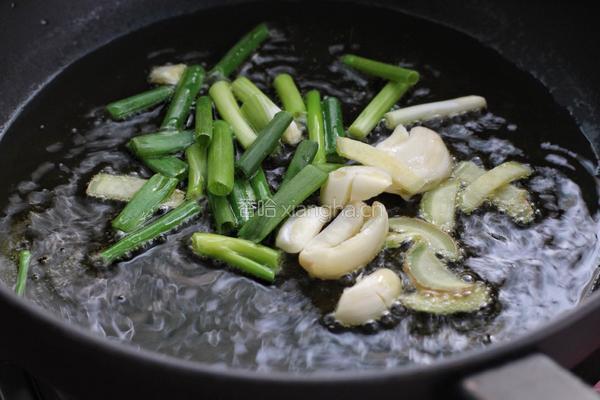 大白菜炒虾仁的做法图解4
