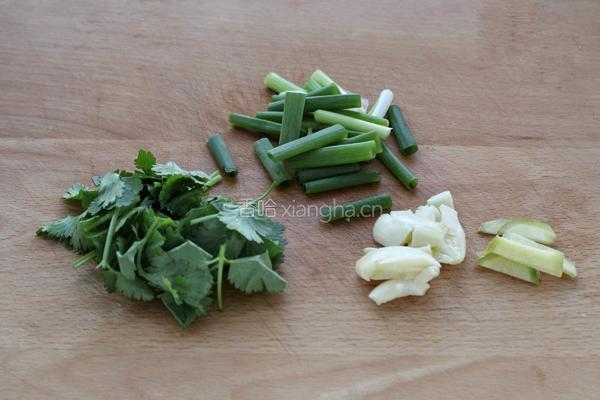大白菜炒虾仁的做法图解3