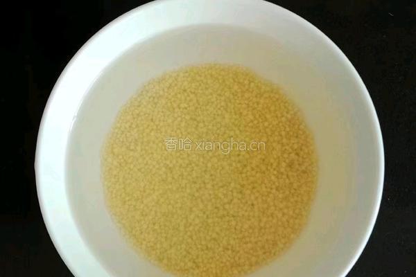 茭白小米粥 (宝宝辅食）的做法图解1