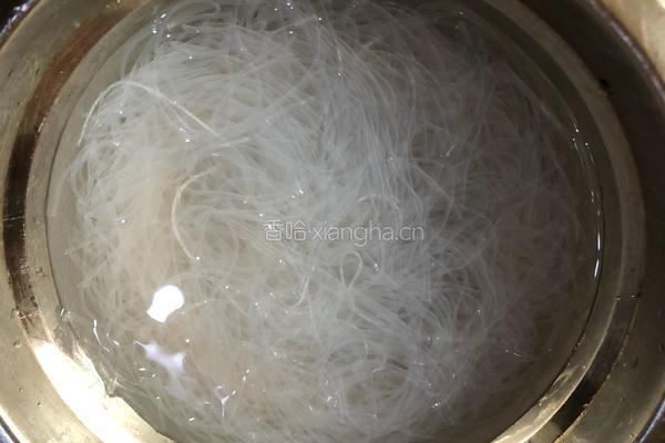蒜蓉粉丝蒸扇贝的做法图解3