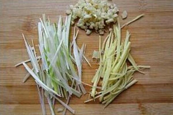 葱油黄花鱼的做法图解2