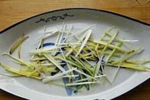 葱油黄花鱼的做法图解3