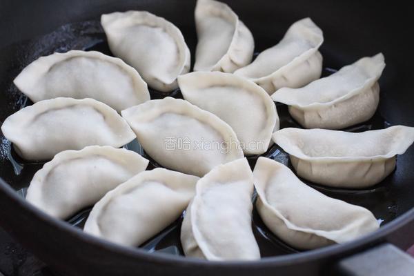 猪肉芹菜煎饺的做法图解10