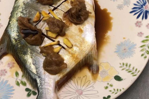 粤式－酸梅蒸金鲳鱼的做法图解3