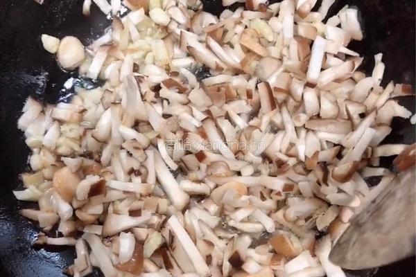 菌汤蔬菜面的做法图解3