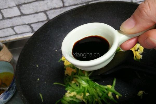 尖椒丝炒鸡蛋的做法图解7
