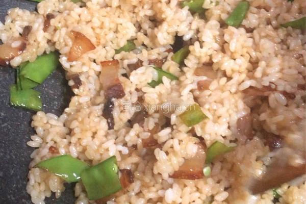 四川－腊肉炒饭的做法图解6