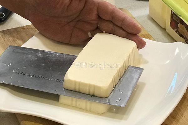 黑椒脆皮豆腐的做法图解2