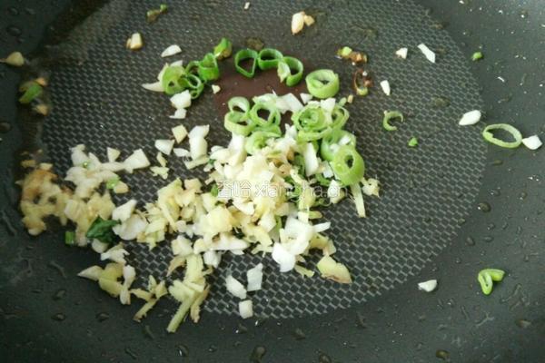 香酥面包屑炒虾仁的做法图解5