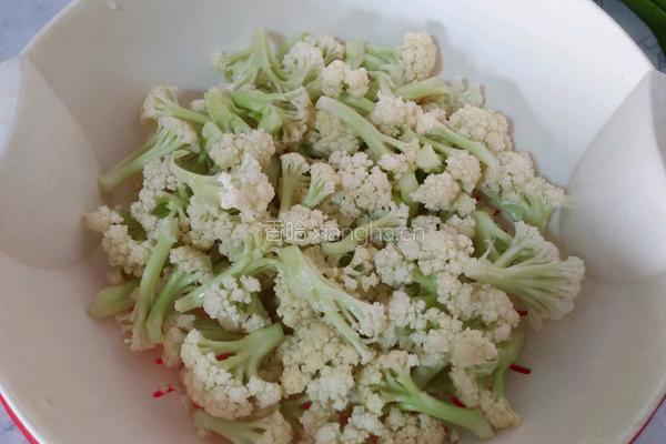 肉炒菜花的做法图解1