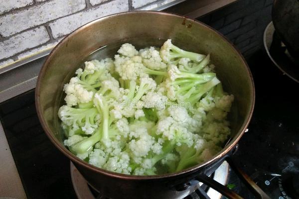 肉炒菜花的做法图解2