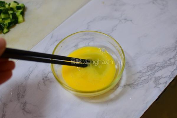 黄瓜蛋炒饭的做法图解3