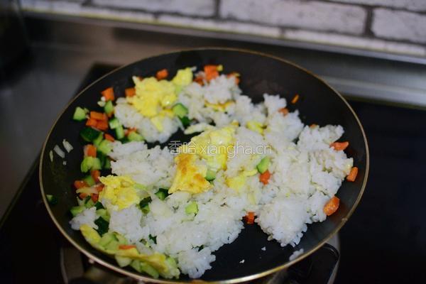 黄瓜蛋炒饭的做法图解7