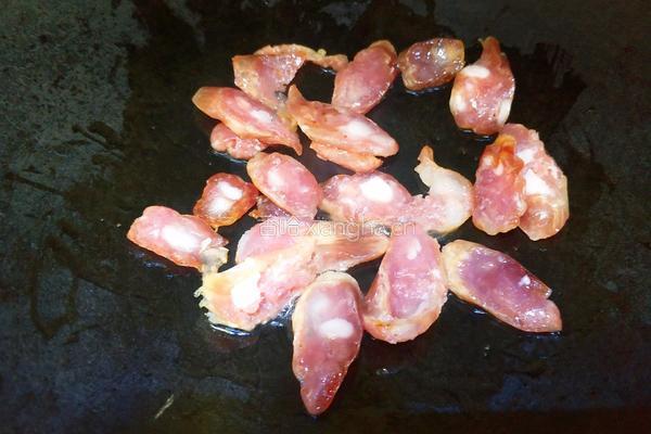 腊肠菜炒饭的做法图解5