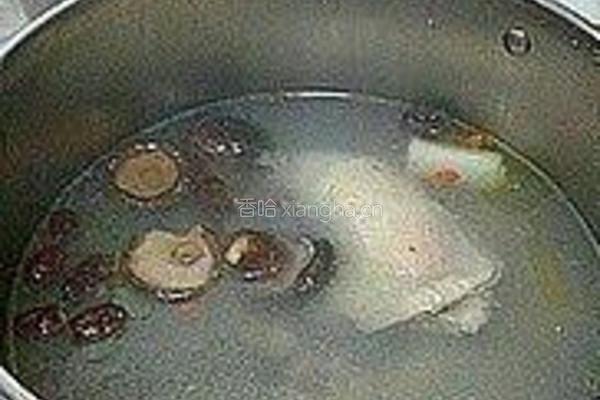 香菇清炖鸡腿汤的做法图解5