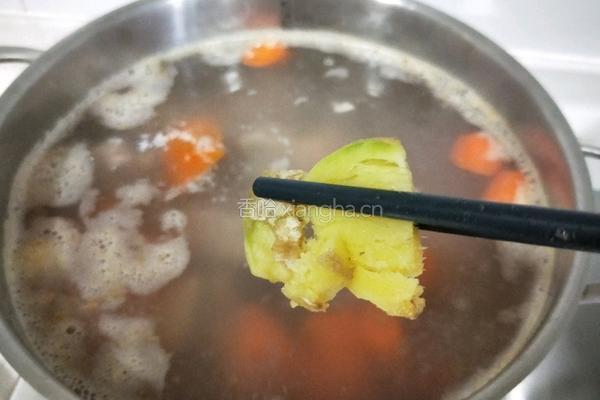 章鱼粉葛胡萝卜猪骨汤的做法图解4