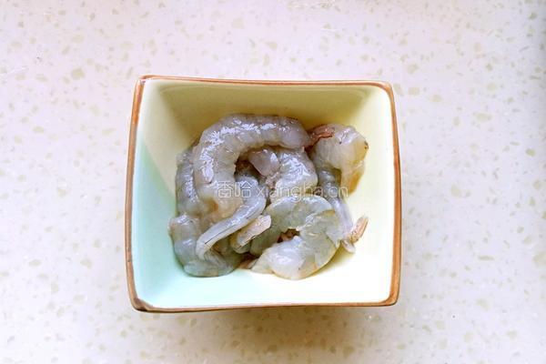黄瓜炒虾仁的做法图解1