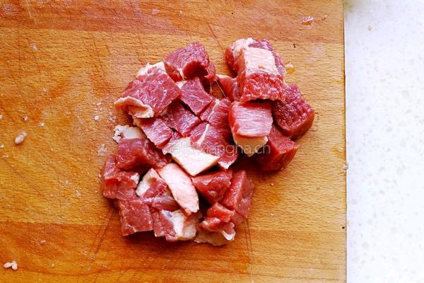 牛肉炖土豆的做法图解1