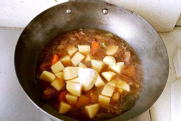 牛肉炖土豆的做法图解7