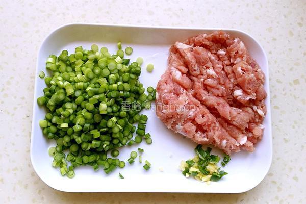 肉沫炒蒜苔的做法图解1