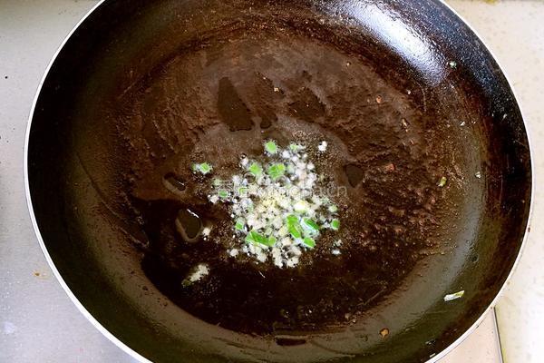 肉沫炒蒜苔的做法图解2