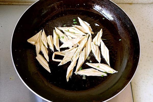 芹香腐竹的做法图解5