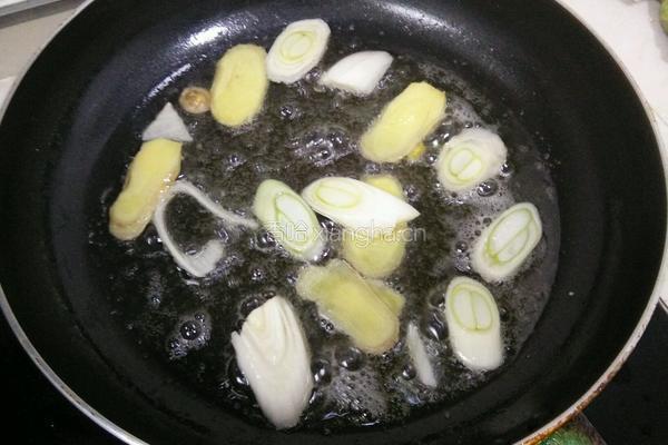 菜椒炒鱿鱼的做法图解4