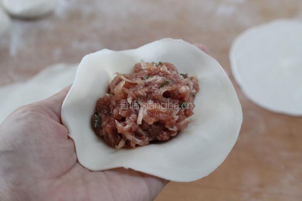 烫面牛肉萝卜蒸饺的做法图解6