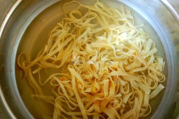凉拌豆腐丝的做法图解3