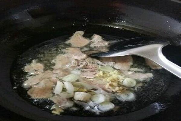 尖椒肉爆豆腐皮的做法图解4